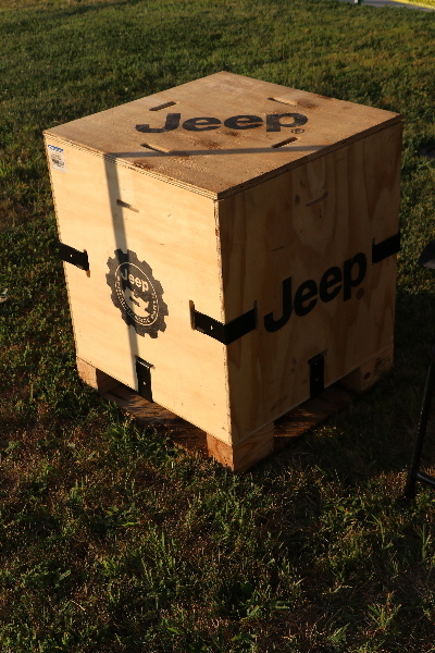 IMG_3393.jpg - Jeep crate!
